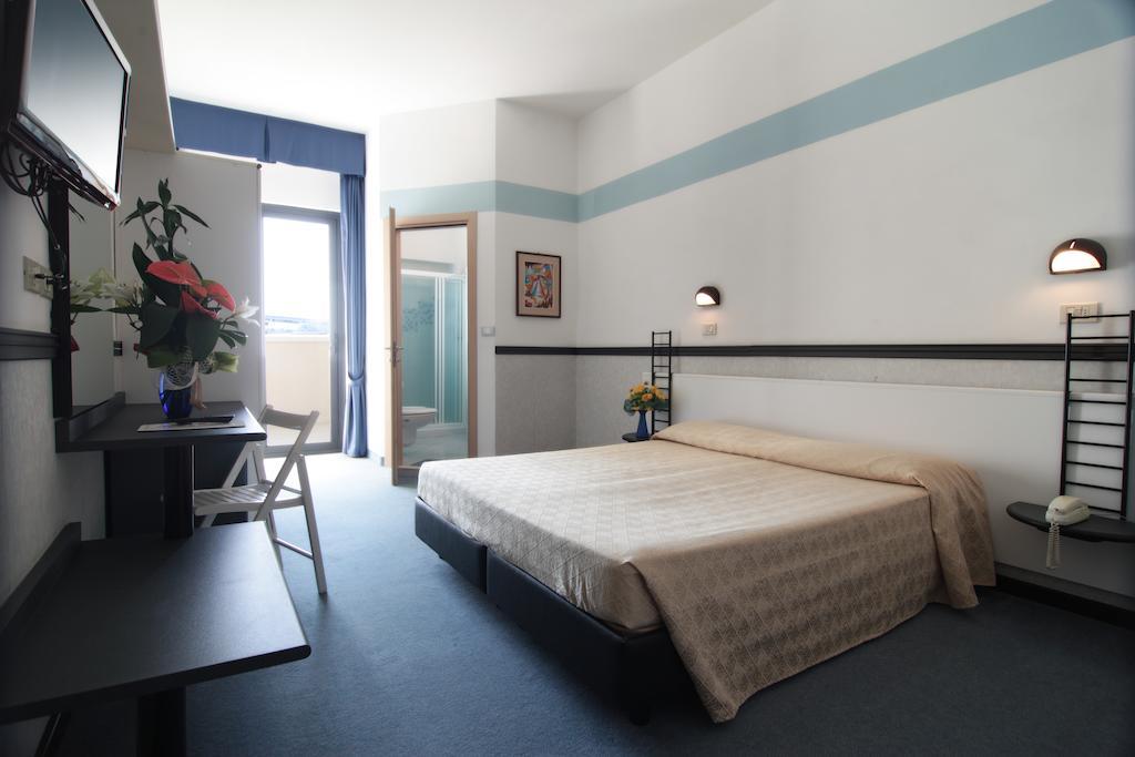 Hotel Acropolis Cattolica Chambre photo
